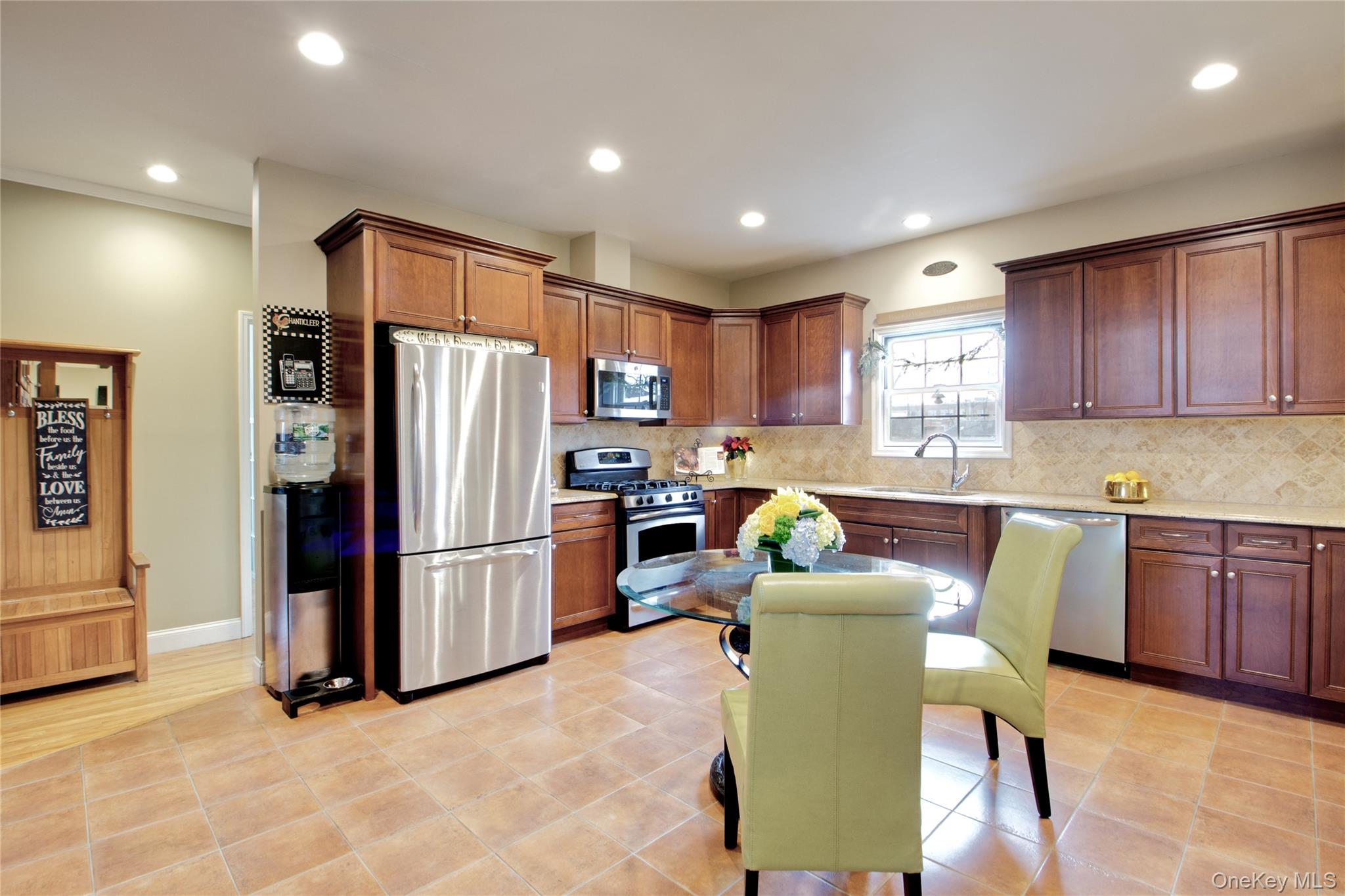 #8 photo, 42 Mora Court, Manhasset , NY 11030