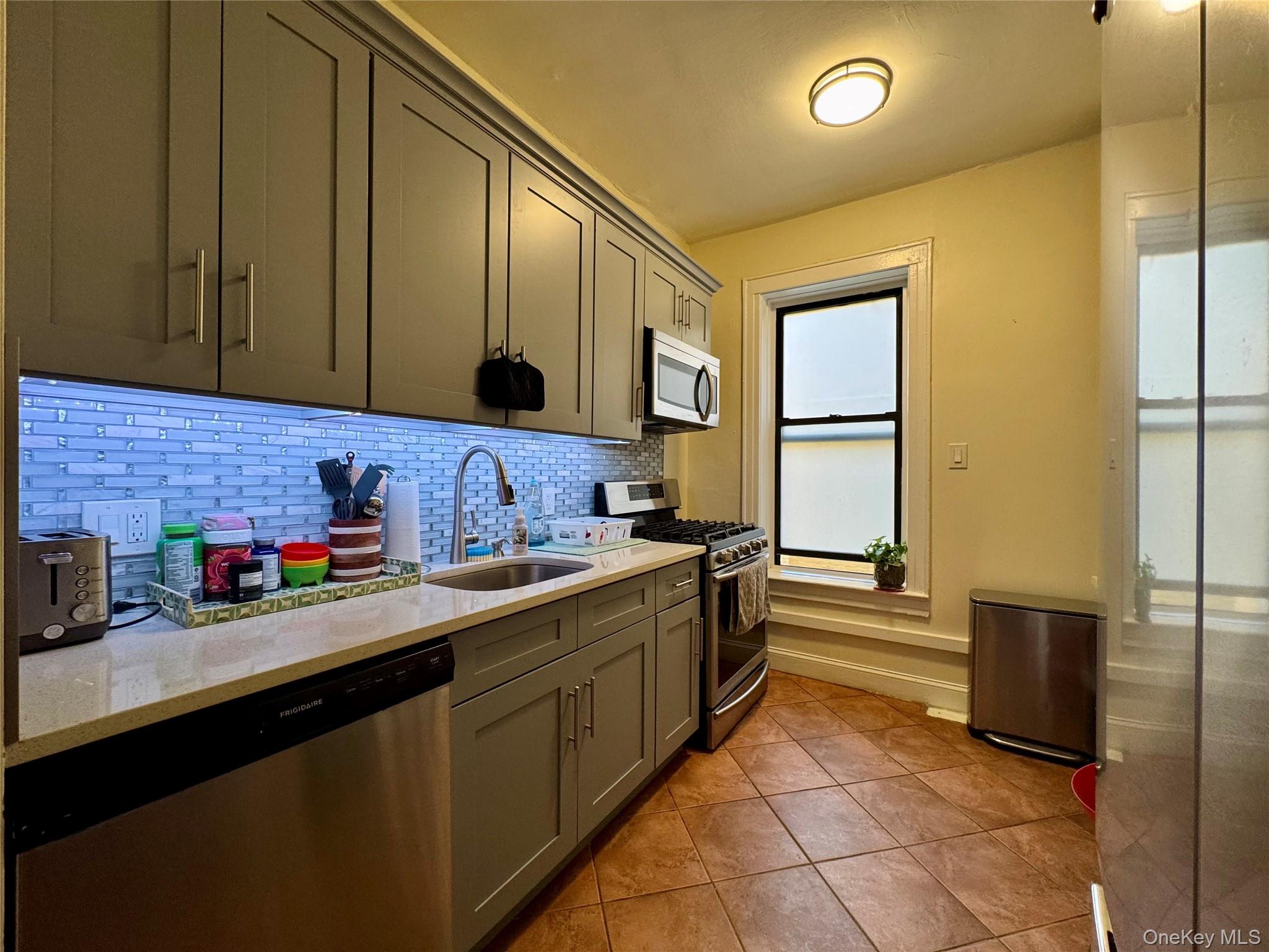 #10 photo, 83-64 Talbot Street, קווינס Kew Gardens , NY 11415