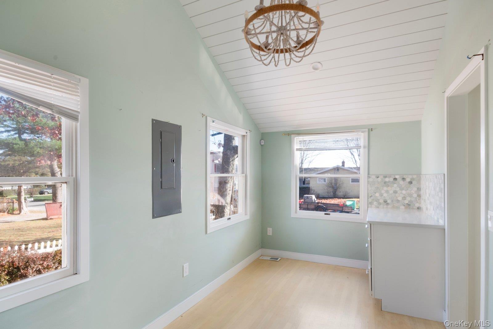 #17 photo, 16 Overbrook Street, سوفولك Riverhead , NY 11901