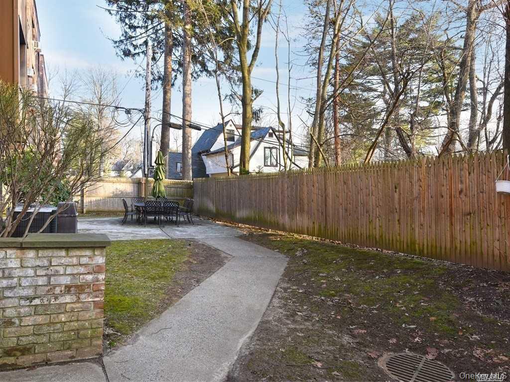 #19 photo, 130 S Middle Neck Road, Great Neck , NY 11021