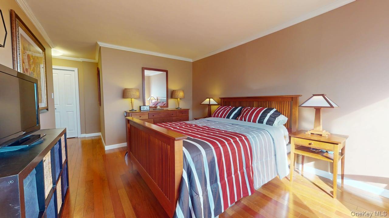 #11 photo, 118-17 Union Turnpike, Forest Hills , NY 11375