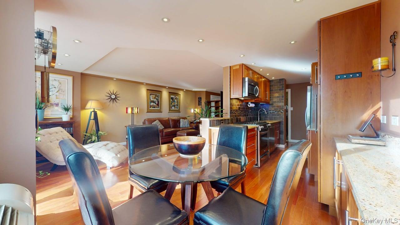 #17 photo, 118-17 Union Turnpike, Forest Hills , NY 11375