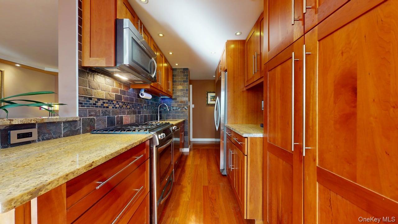 #18 photo, 118-17 Union Turnpike, Forest Hills , NY 11375