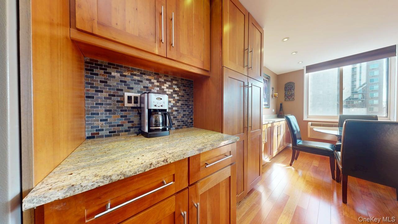 #20 photo, 118-17 Union Turnpike, Forest Hills , NY 11375