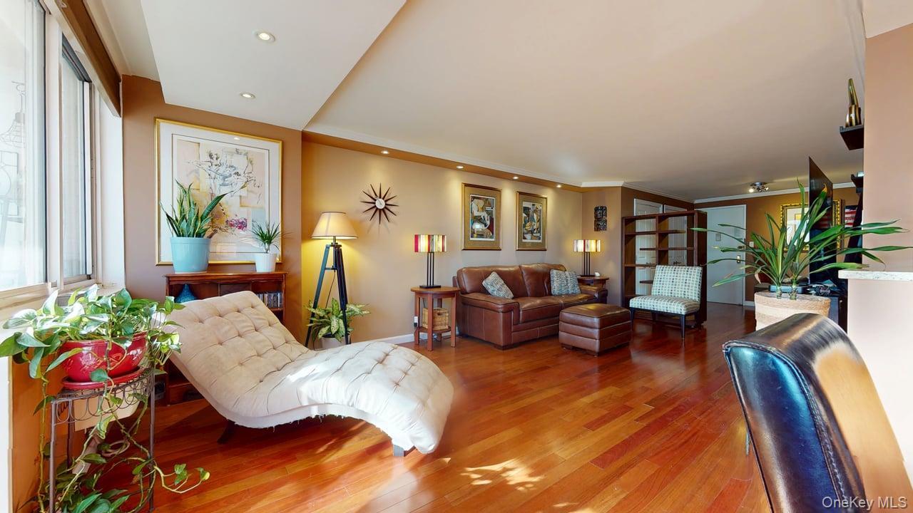 #8 photo, 118-17 Union Turnpike, Forest Hills , NY 11375