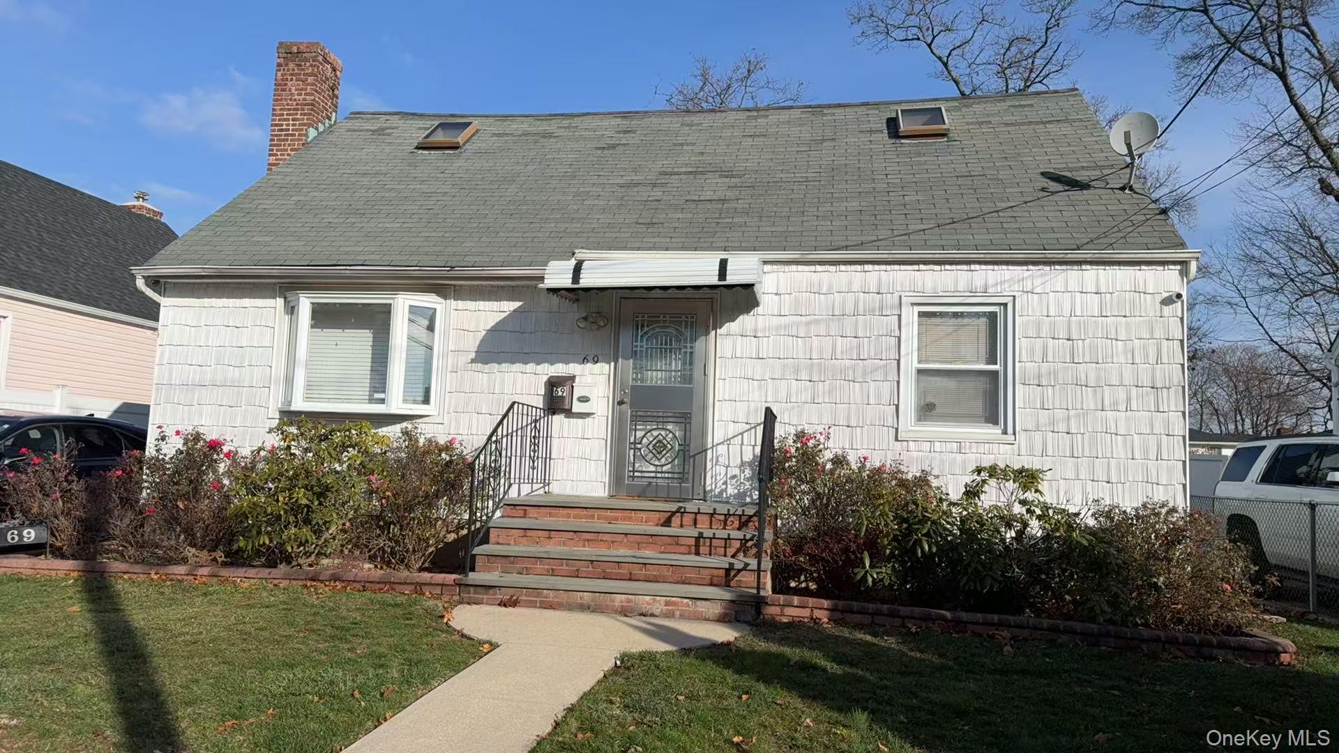 #1 photo, 69 Glenmore Avenue, מחוז נסאו Hempstead , NY 11550