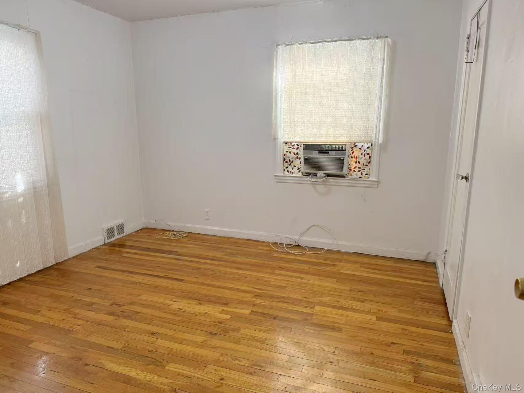 #12 photo, 69 Glenmore Avenue, מחוז נסאו Hempstead , NY 11550