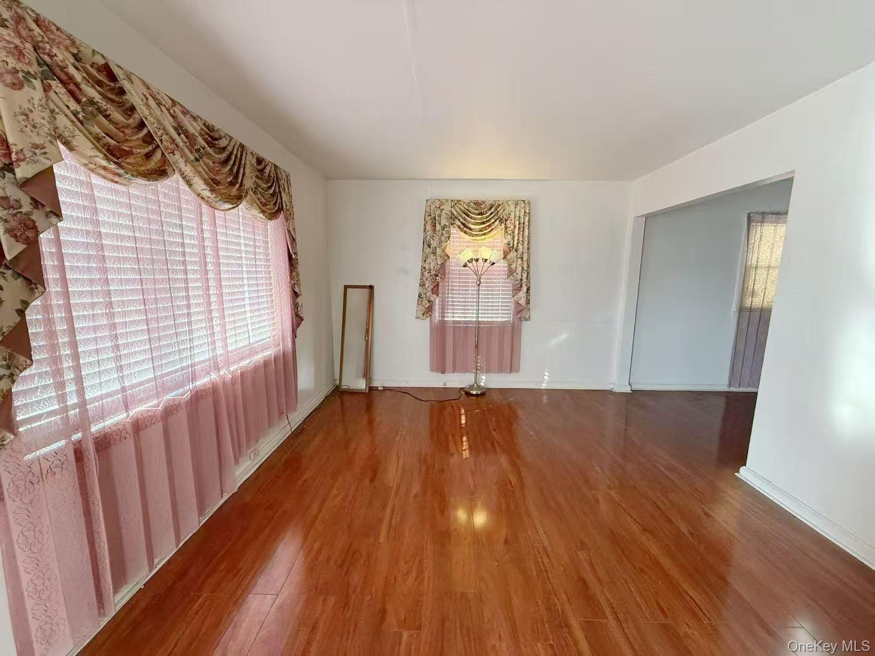 #4 photo, 69 Glenmore Avenue, מחוז נסאו Hempstead , NY 11550