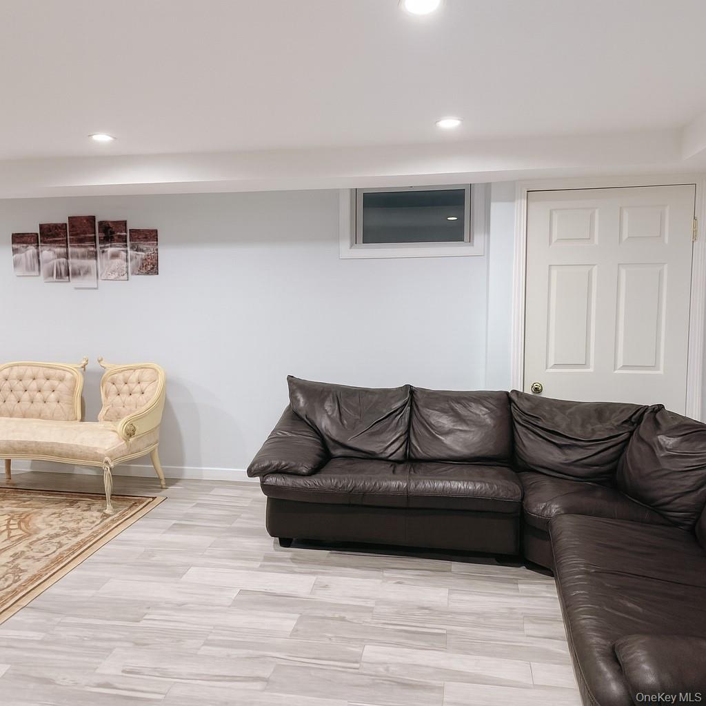 #10 photo, 9 Bagley Avenue, Albertson , NY 11507