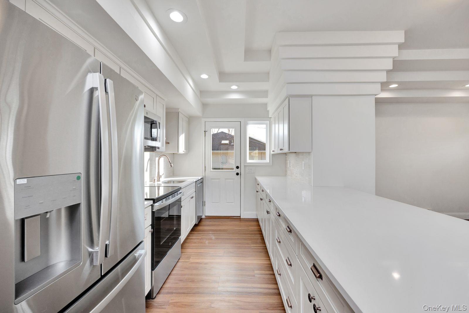 #16 photo, 259 Harrison Avenue, سوفولك Miller Place , NY 11764