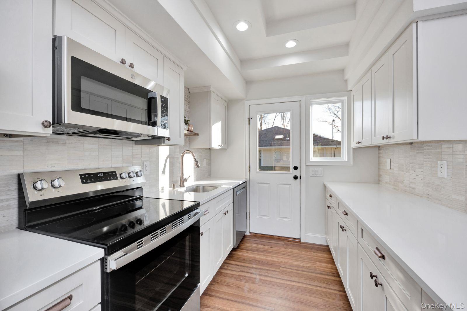 #17 photo, 259 Harrison Avenue, سوفولك Miller Place , NY 11764