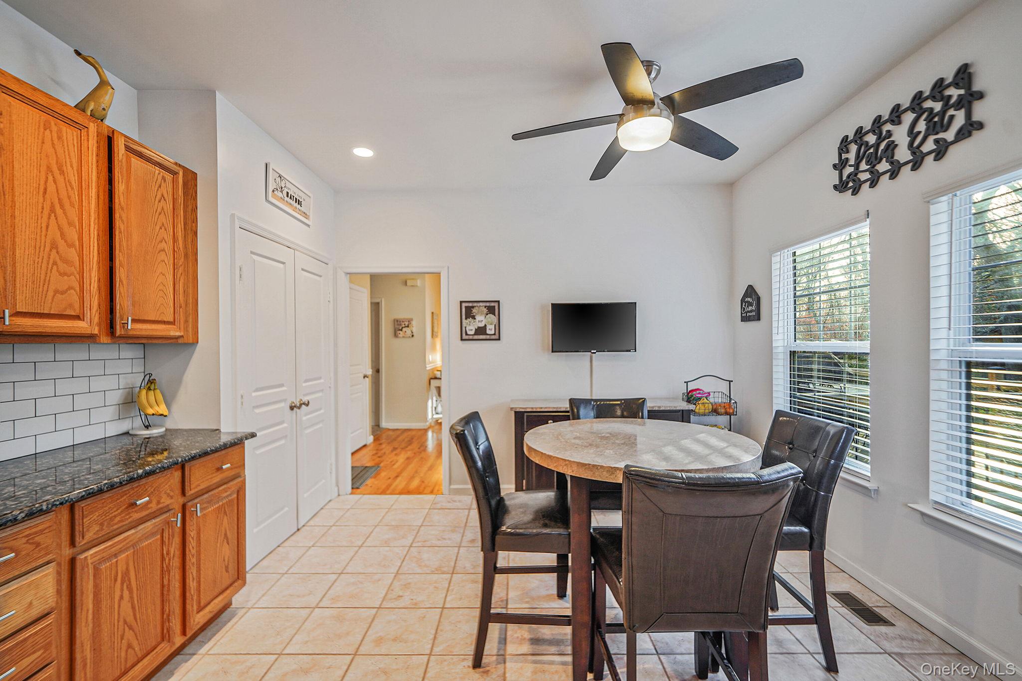 #10 photo, 194 Oxhead Road, מחוז סאפוק Centereach , NY 11720