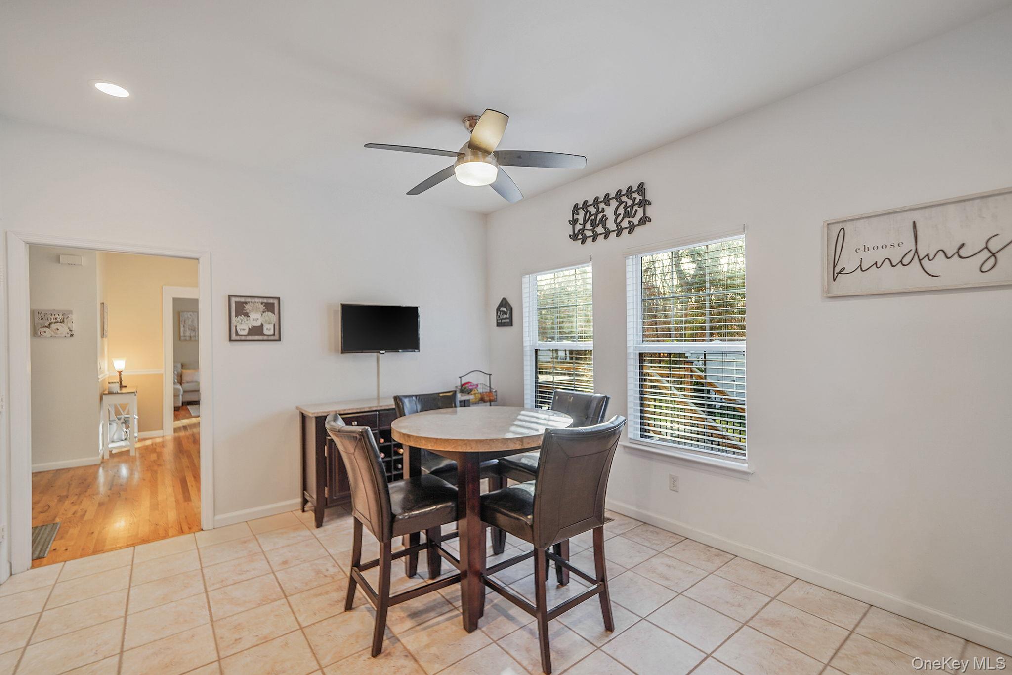 #11 photo, 194 Oxhead Road, מחוז סאפוק Centereach , NY 11720