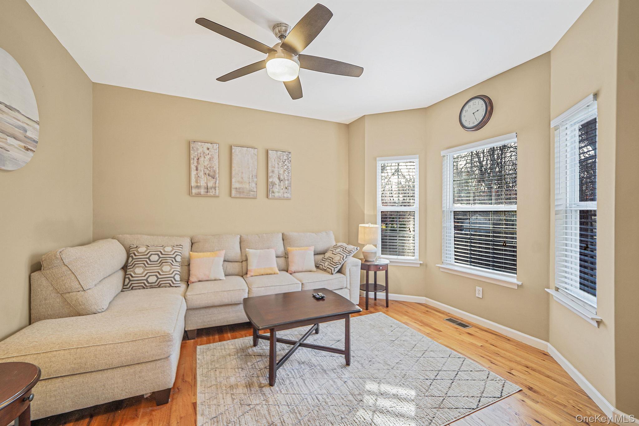 #14 photo, 194 Oxhead Road, מחוז סאפוק Centereach , NY 11720