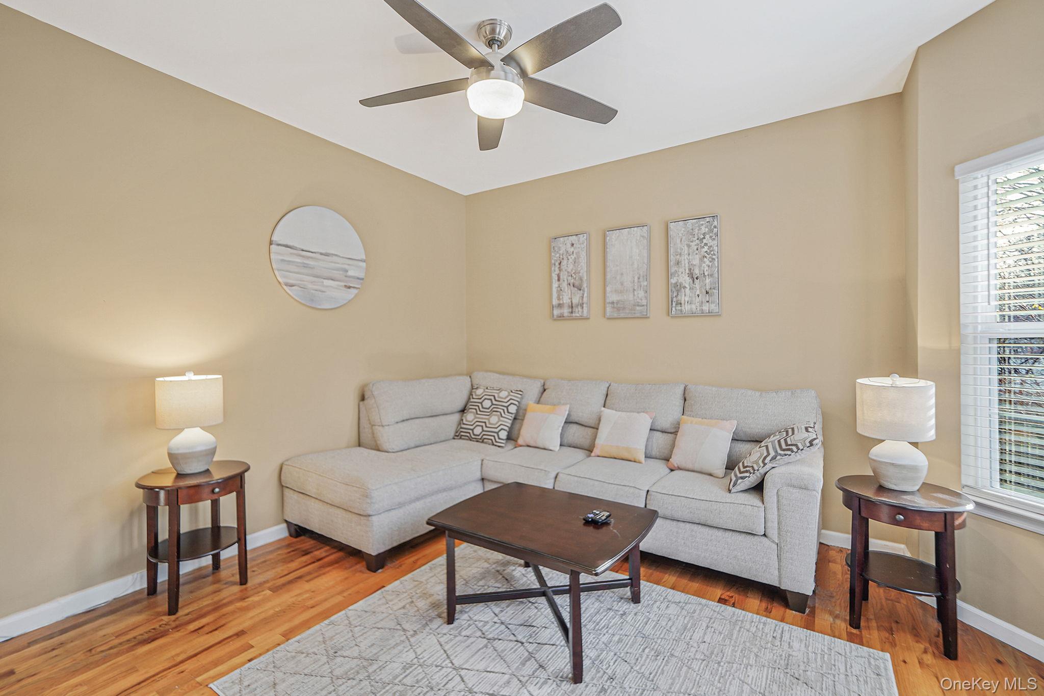 #15 photo, 194 Oxhead Road, מחוז סאפוק Centereach , NY 11720