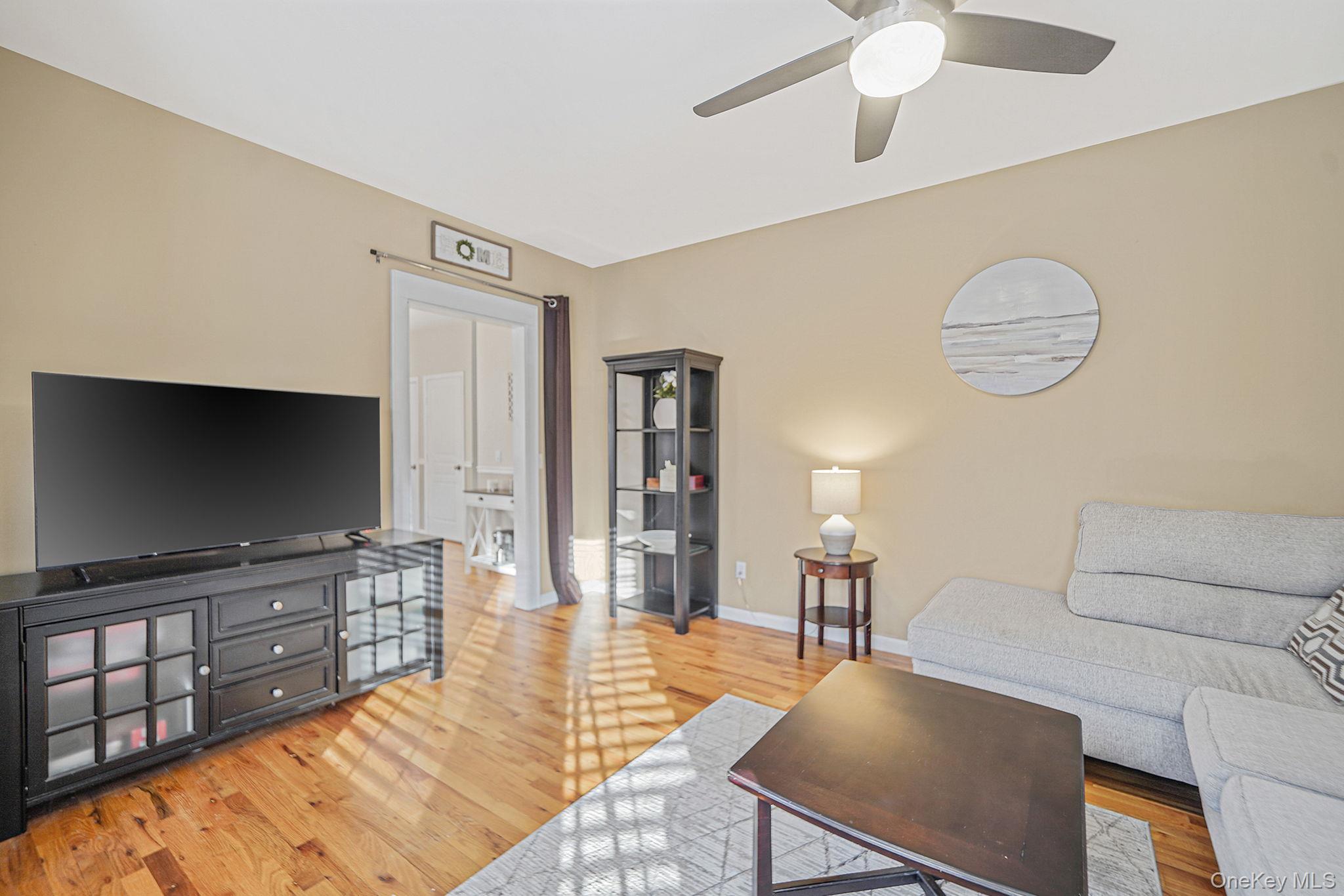 #16 photo, 194 Oxhead Road, מחוז סאפוק Centereach , NY 11720