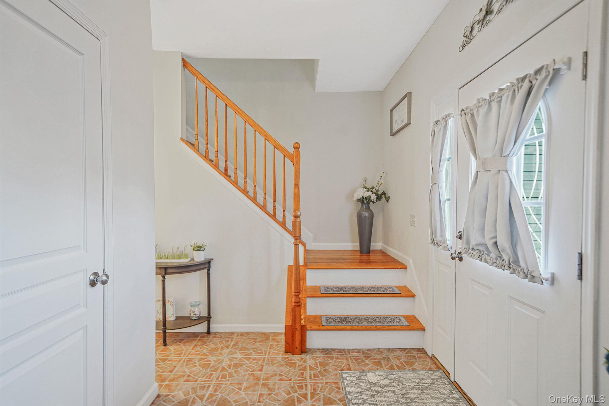 #18 photo, 194 Oxhead Road, מחוז סאפוק Centereach , NY 11720