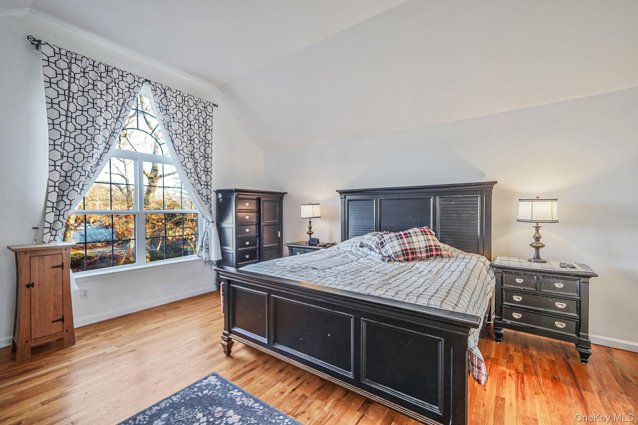 #19 photo, 194 Oxhead Road, מחוז סאפוק Centereach , NY 11720