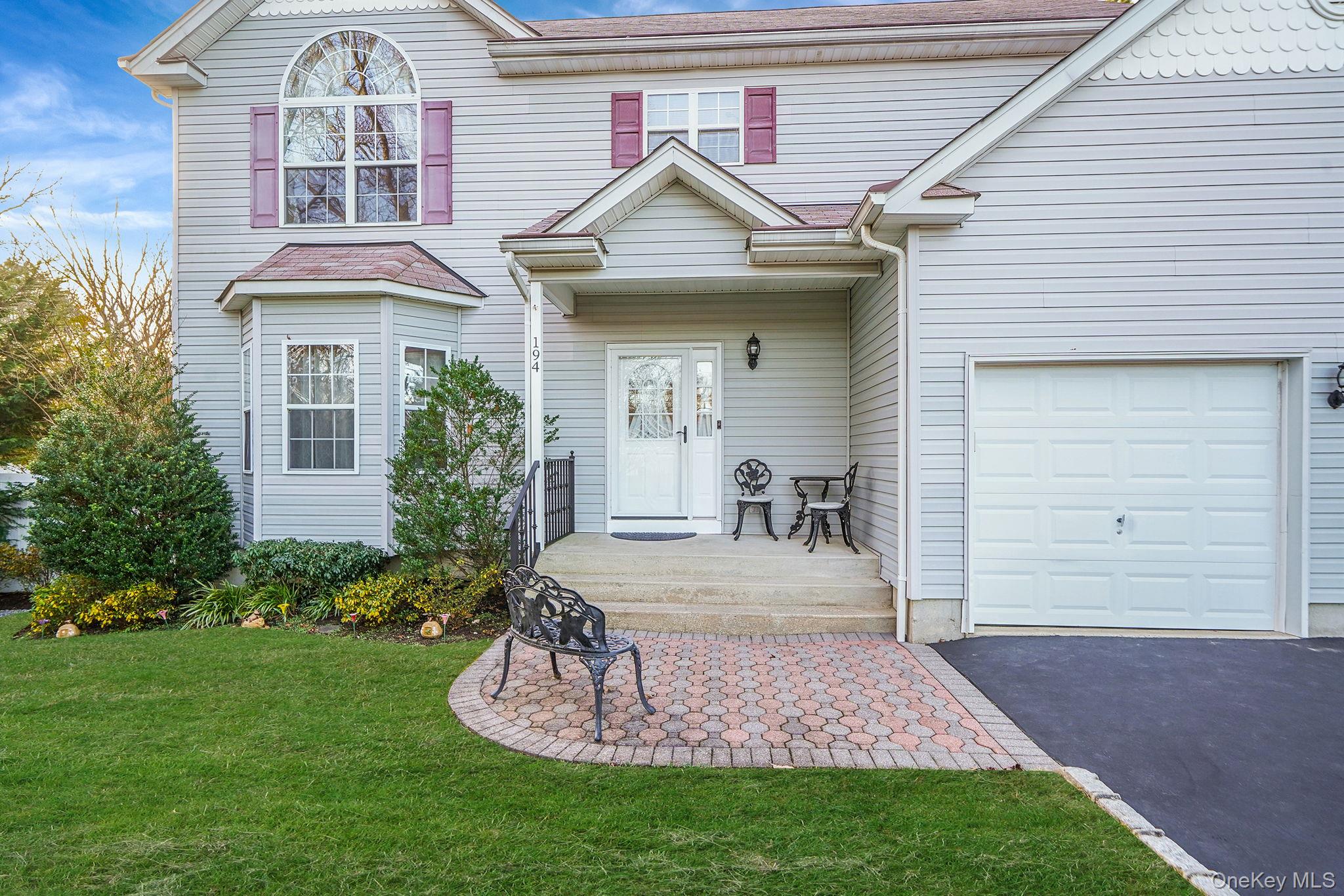 #2 photo, 194 Oxhead Road, מחוז סאפוק Centereach , NY 11720