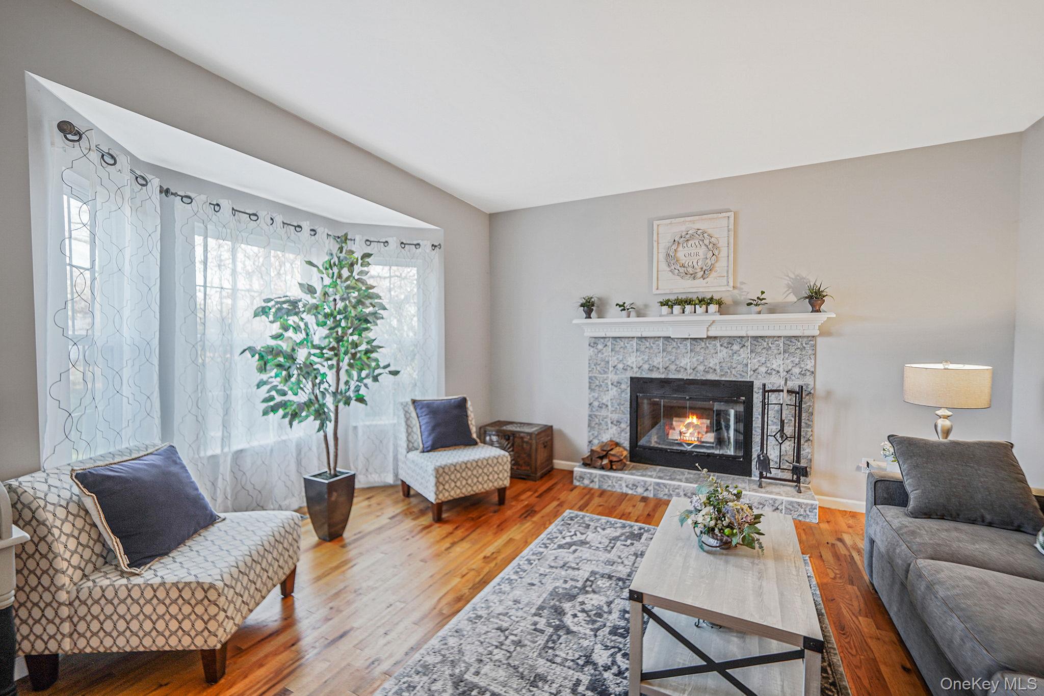 #3 photo, 194 Oxhead Road, מחוז סאפוק Centereach , NY 11720