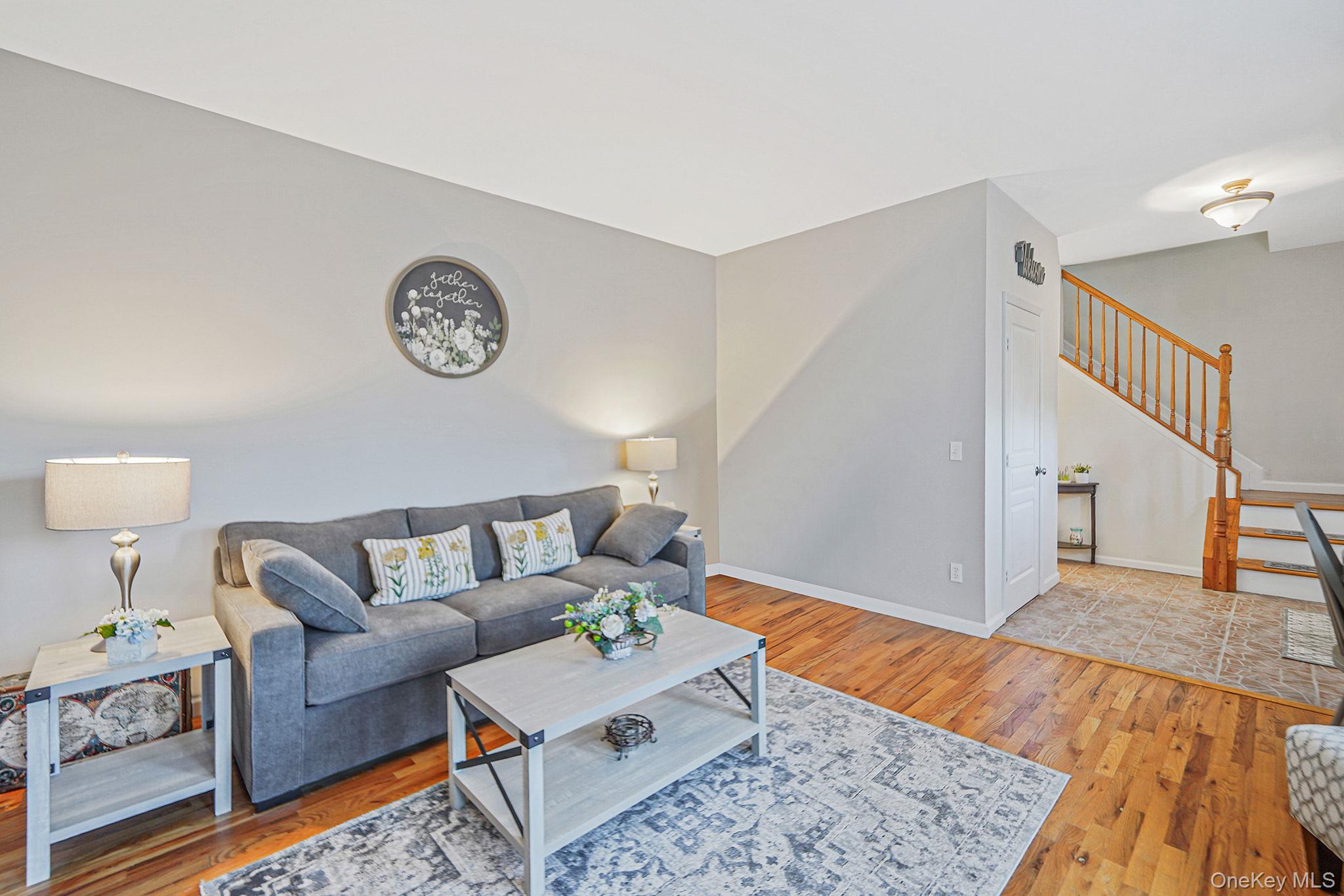 #5 photo, 194 Oxhead Road, מחוז סאפוק Centereach , NY 11720