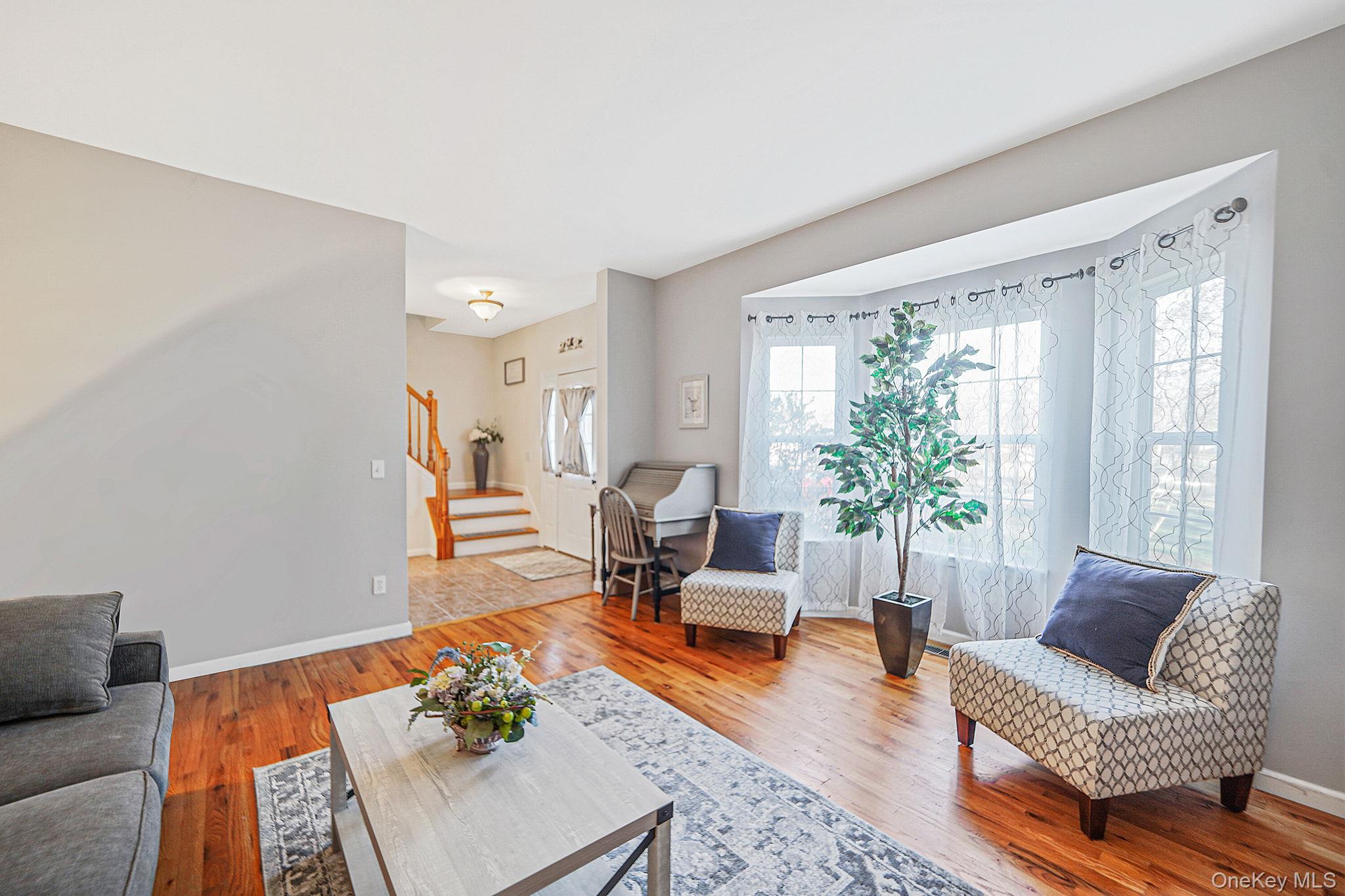 #6 photo, 194 Oxhead Road, מחוז סאפוק Centereach , NY 11720