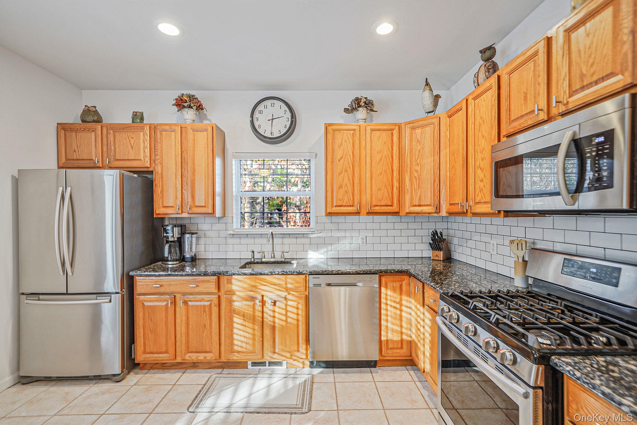 #7 photo, 194 Oxhead Road, מחוז סאפוק Centereach , NY 11720