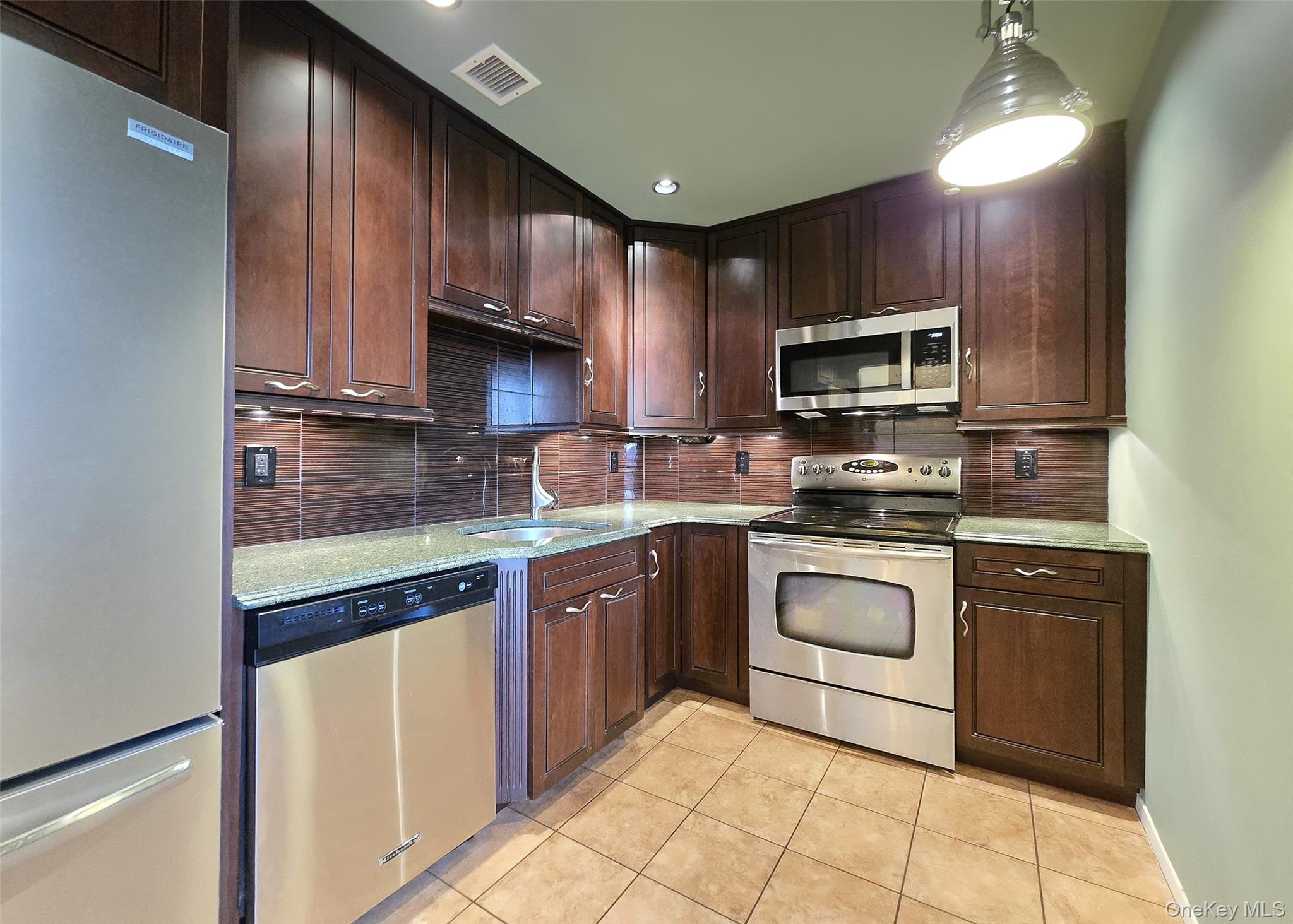 #10 photo, 47 Anchor Street, नासाउ काउंटी Freeport , NY 11520