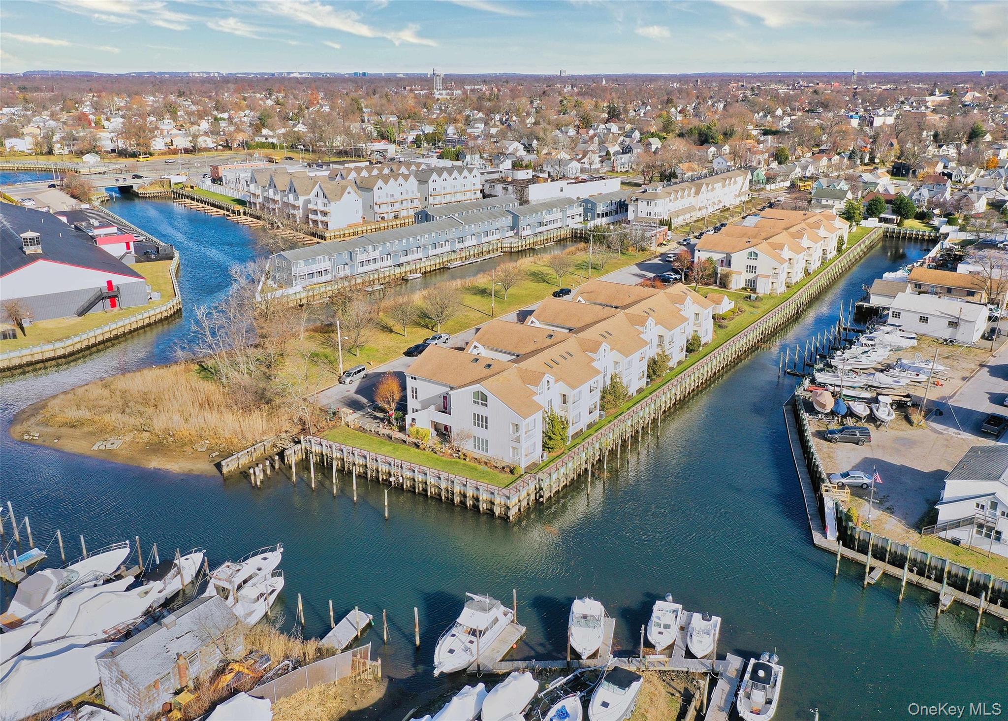 #3 photo, 47 Anchor Street, नासाउ काउंटी Freeport , NY 11520