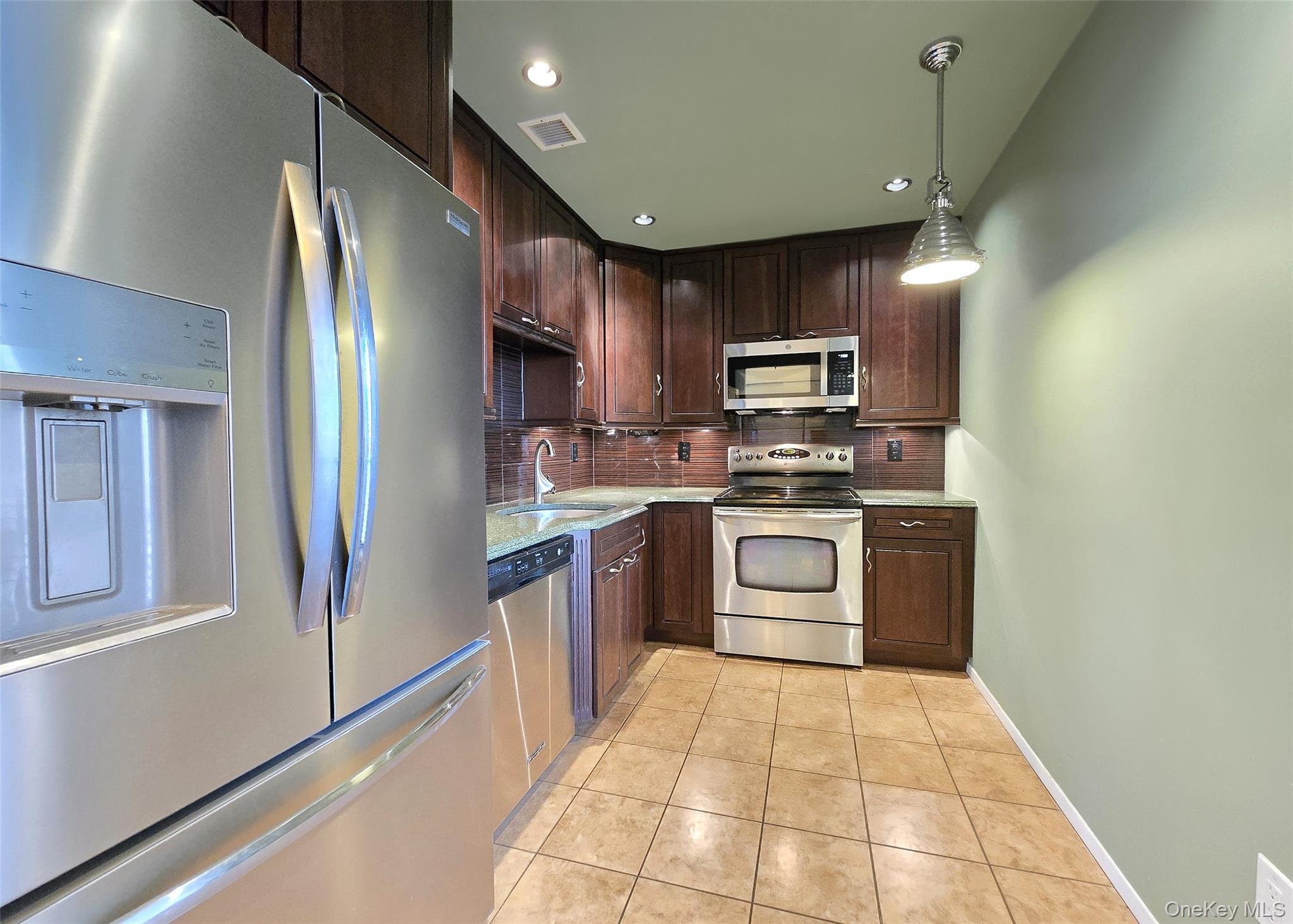 #9 photo, 47 Anchor Street, नासाउ काउंटी Freeport , NY 11520