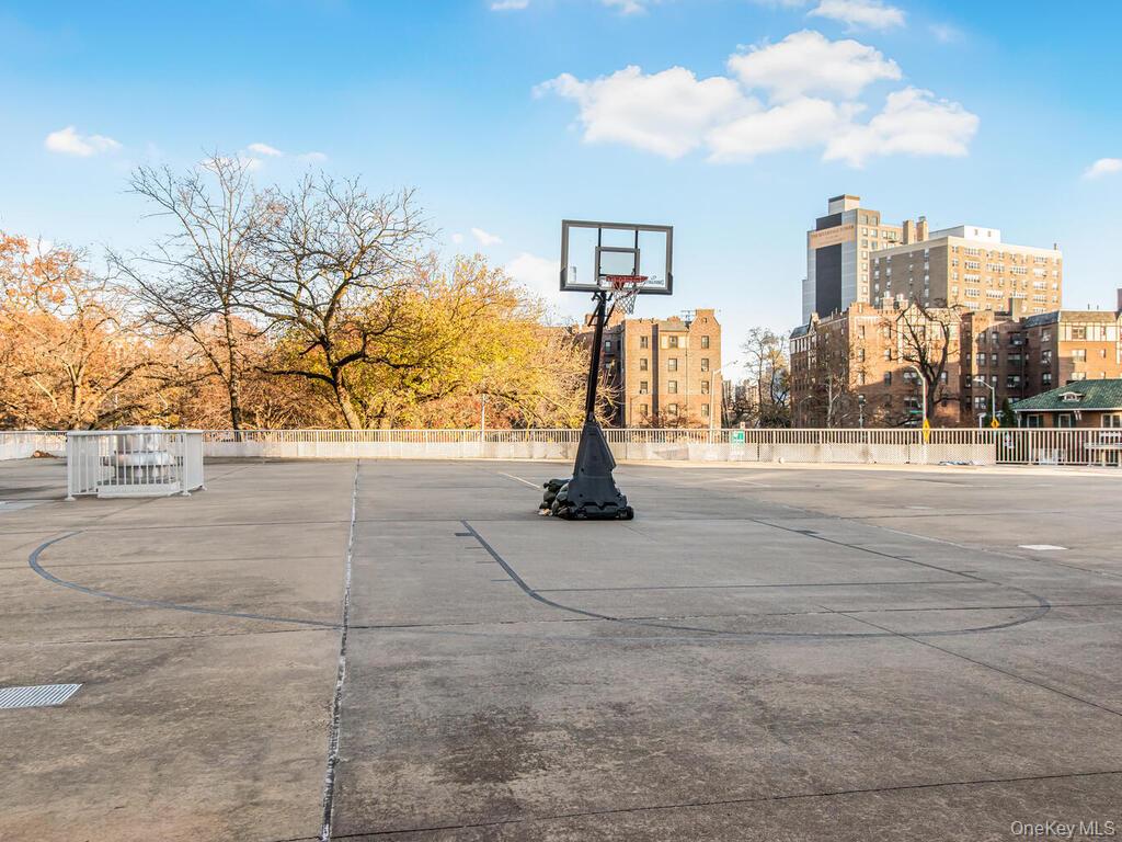 #16 photo, 3725 Henry Hudson Parkway, ब्रोंक्स Bronx , NY 10463