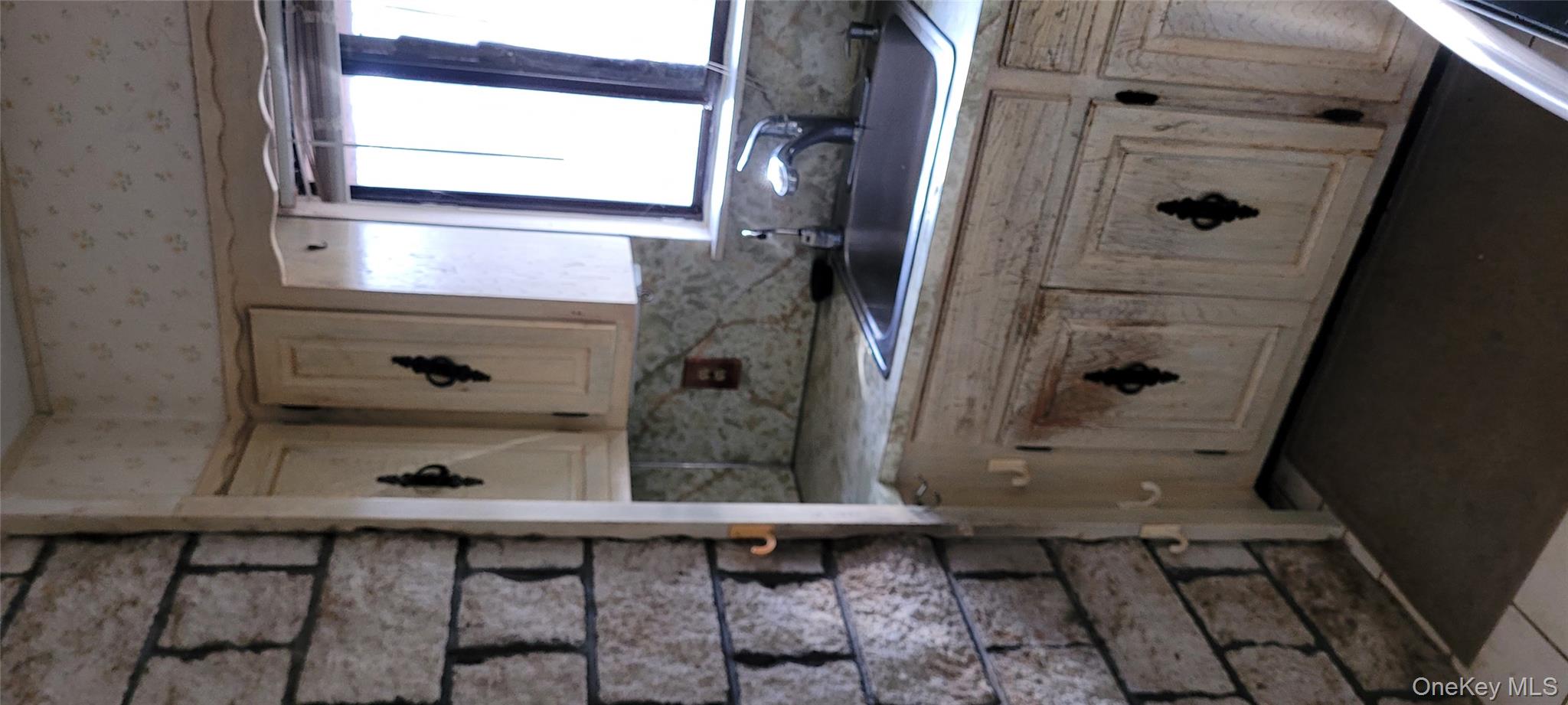 #14 photo, 18 Kent Road, 뉴욕주 Wappingers Falls , NY 12590