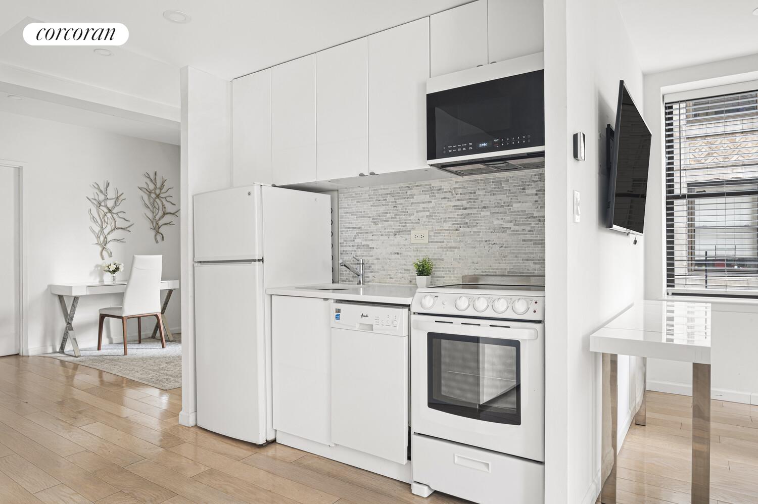 #5 photo, 150 W 51ST Street, मैनहटन Midtown , NY 10019