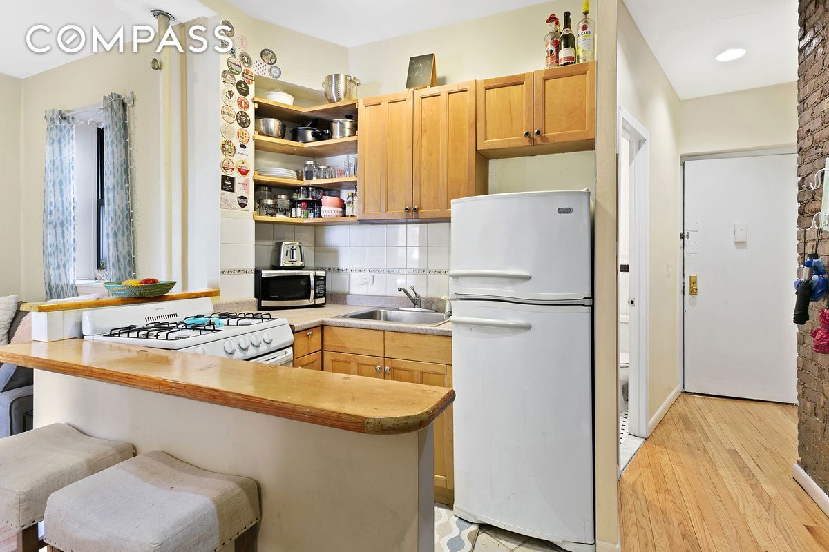 #3 photo, 309 E 95th Street, Upper East Side , NY 10128