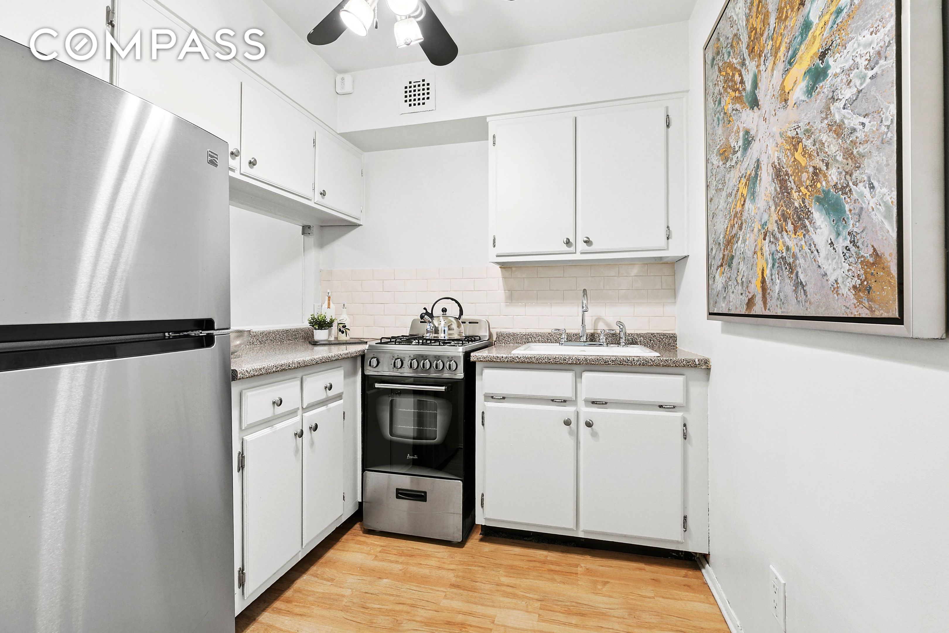 #4 photo, 215 E 24th Street, Kips Bay , NY 10010