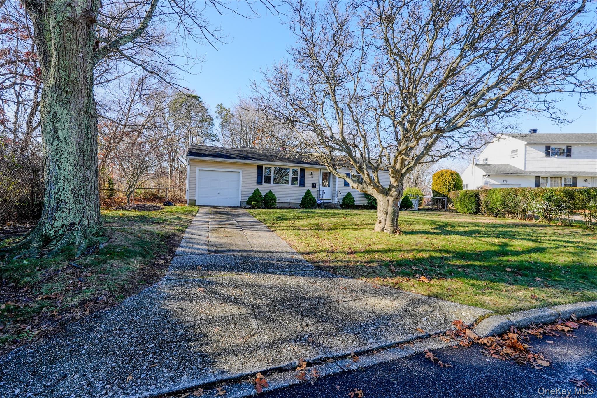 #3 photo, 170 Sugarwood Lane, מחוז סאפוק Central Islip , NY 11722