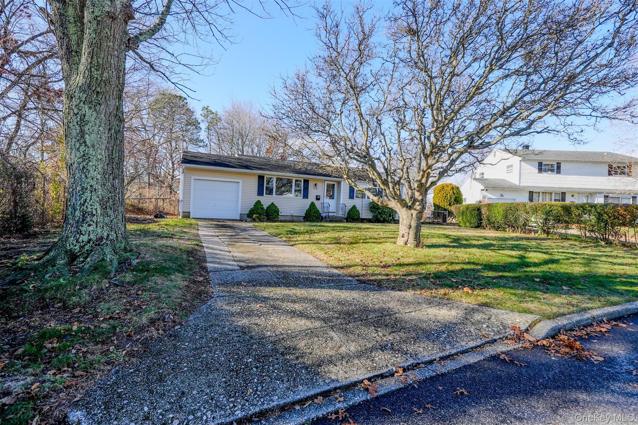 #4 photo, 170 Sugarwood Lane, מחוז סאפוק Central Islip , NY 11722