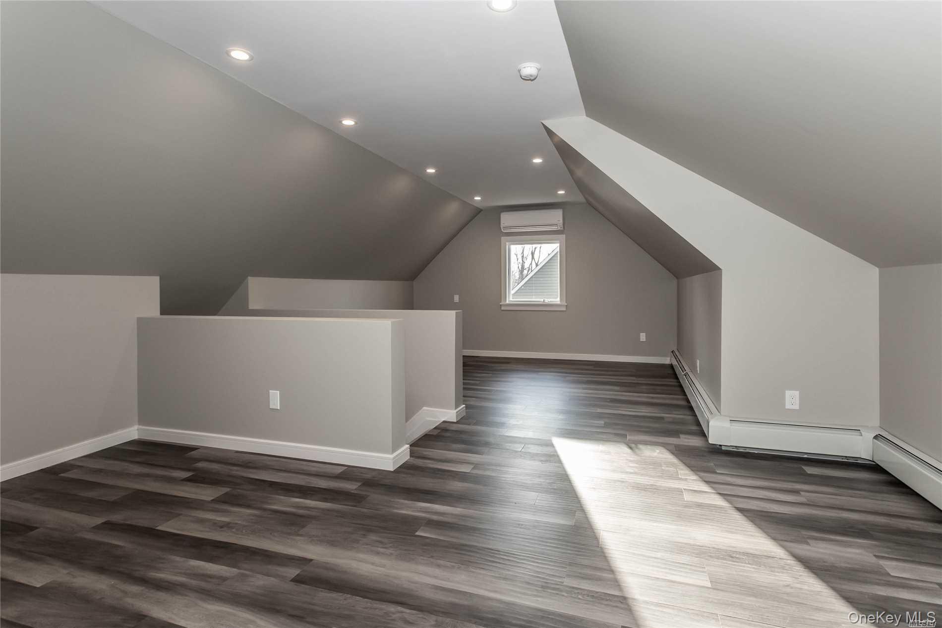 #13 photo, 292 Acre Lane, हिक्सविले Hicksville , NY 11801