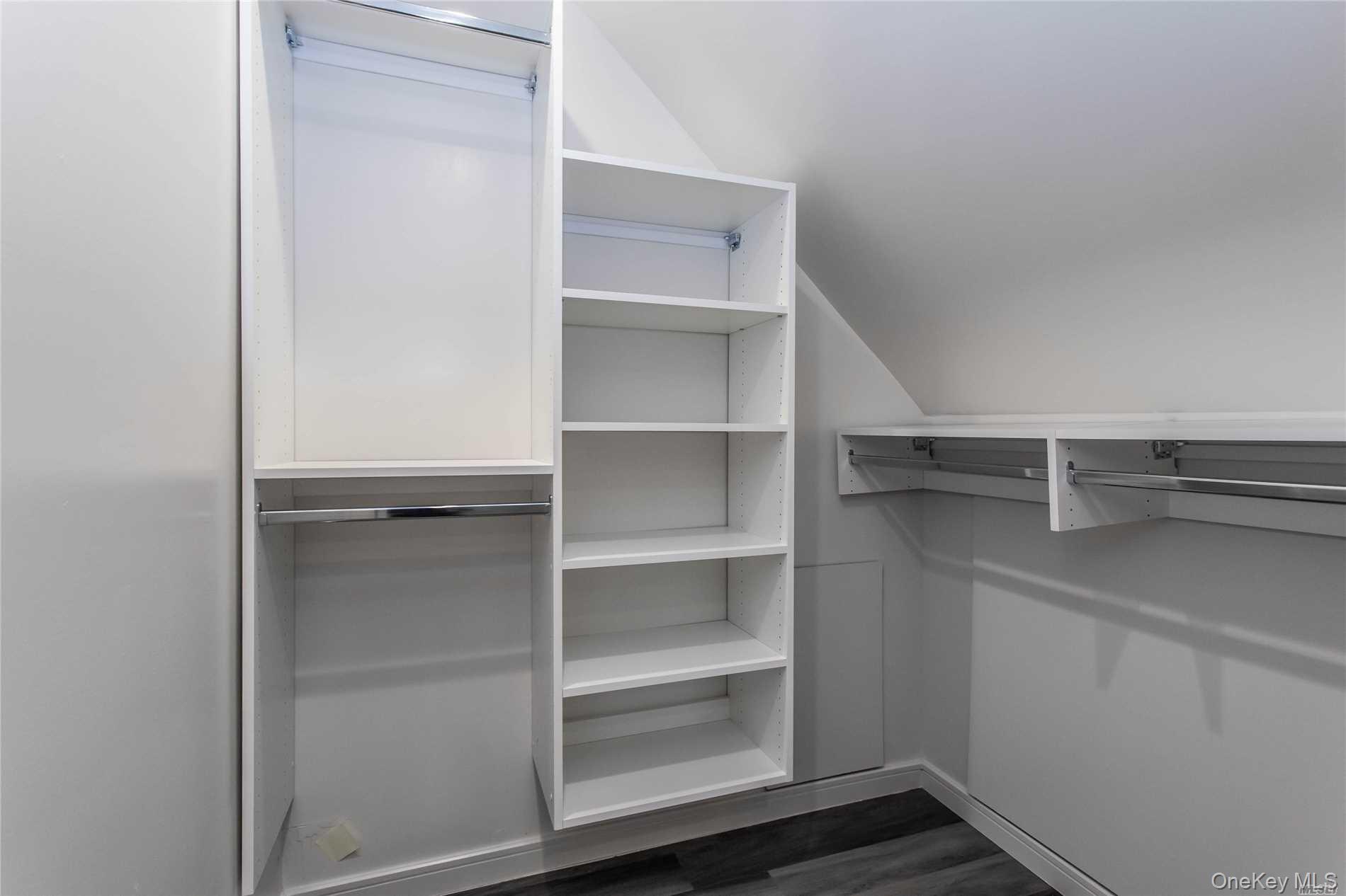 #16 photo, 292 Acre Lane, हिक्सविले Hicksville , NY 11801