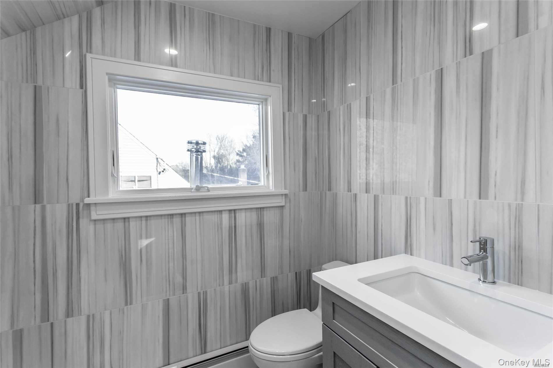 #17 photo, 292 Acre Lane, हिक्सविले Hicksville , NY 11801