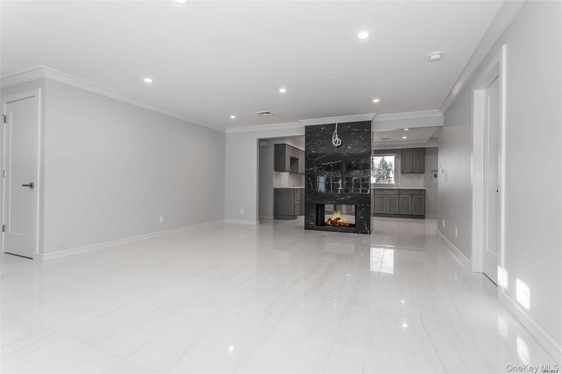 #3 photo, 292 Acre Lane, हिक्सविले Hicksville , NY 11801