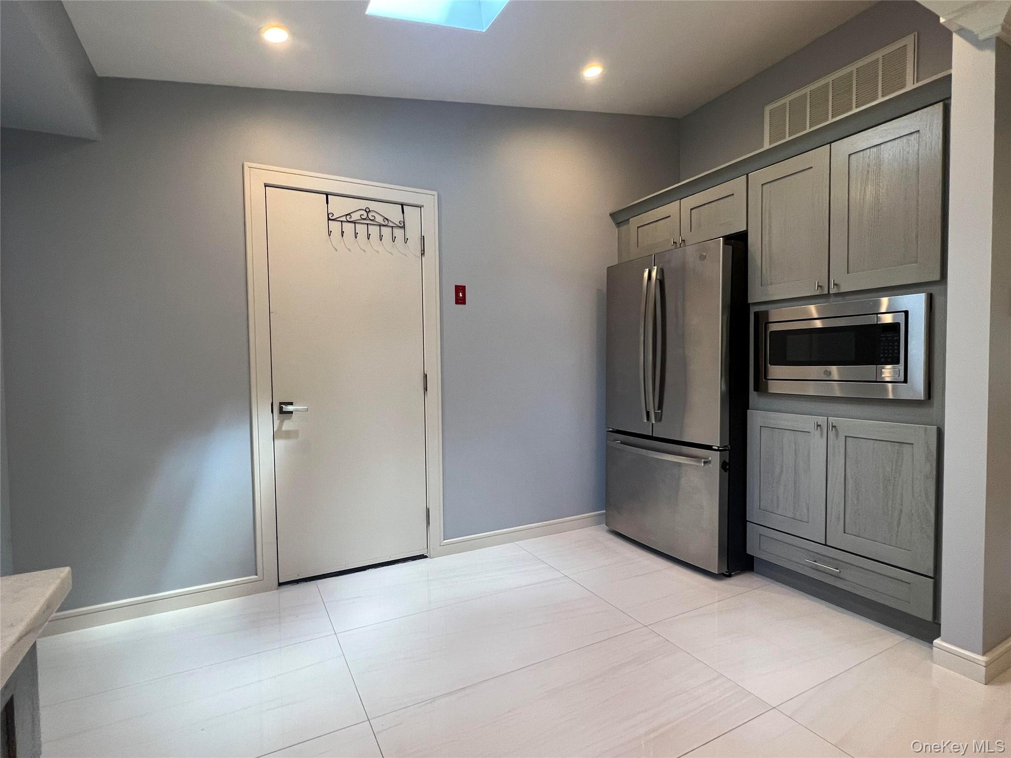 #6 photo, 292 Acre Lane, हिक्सविले Hicksville , NY 11801