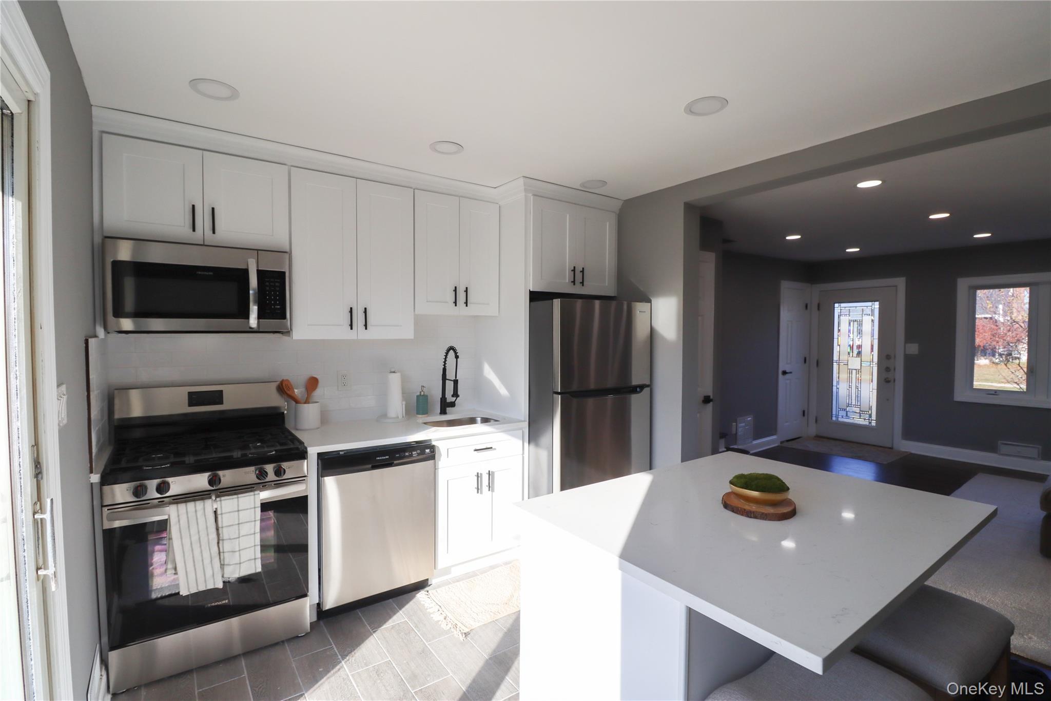 #15 photo, 14a Earl Place, Amity Harbor , NY 11701