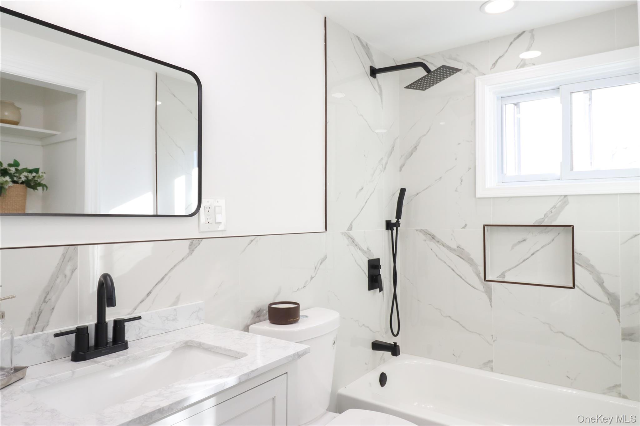 #20 photo, 14a Earl Place, Amity Harbor , NY 11701