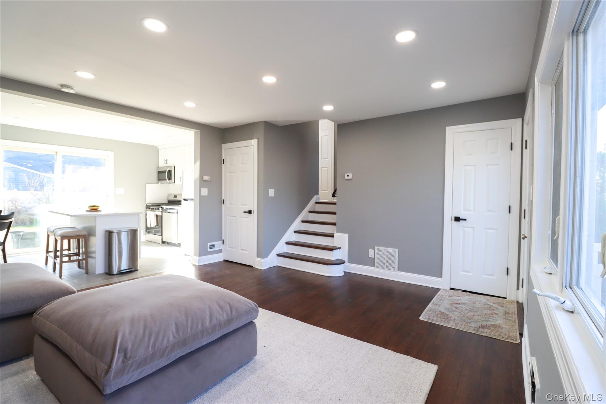 #5 photo, 14a Earl Place, Amity Harbor , NY 11701