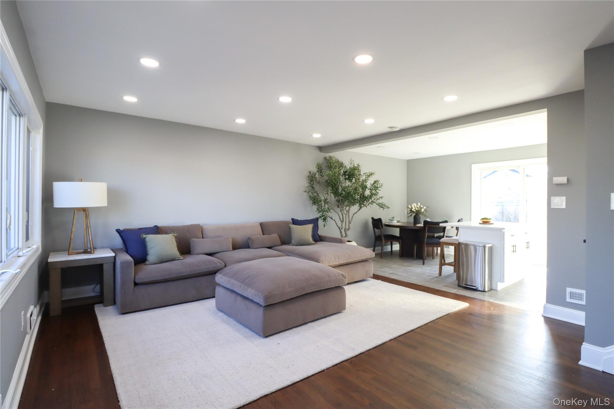 #7 photo, 14a Earl Place, Amity Harbor , NY 11701