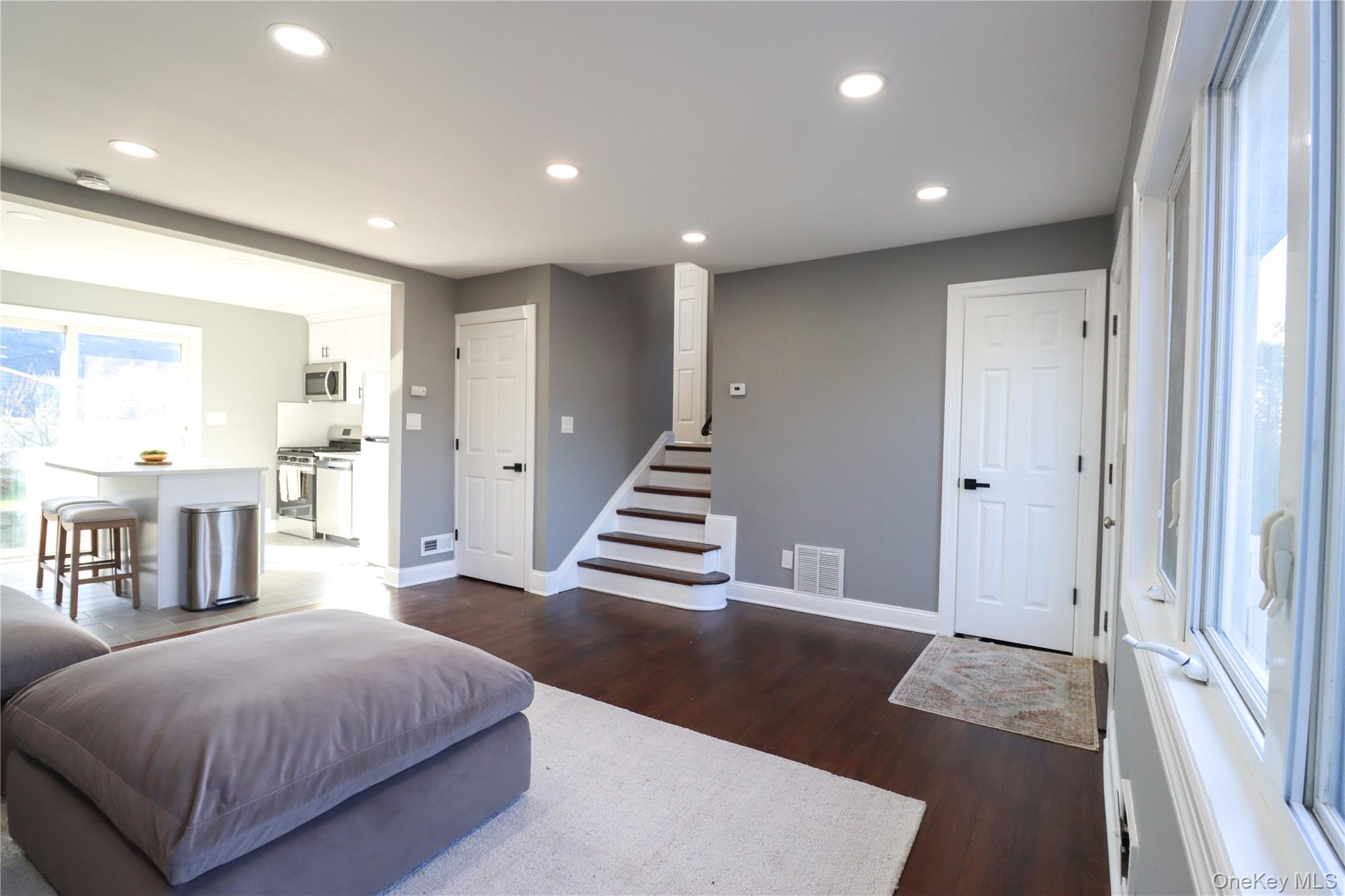 #9 photo, 14a Earl Place, Amity Harbor , NY 11701