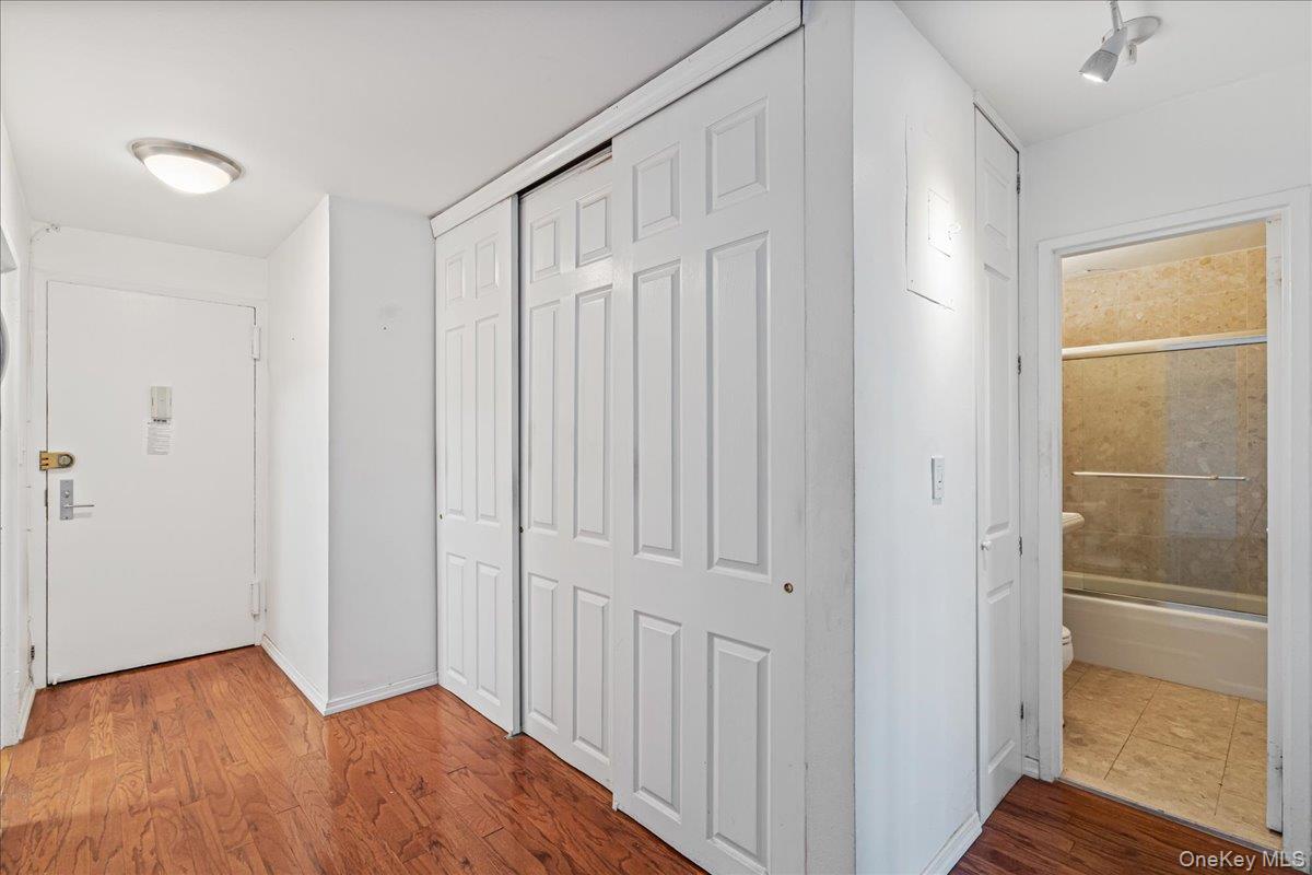 #8 photo, 17-85 215 Street, Куинс ‖ Bayside , NY 11360