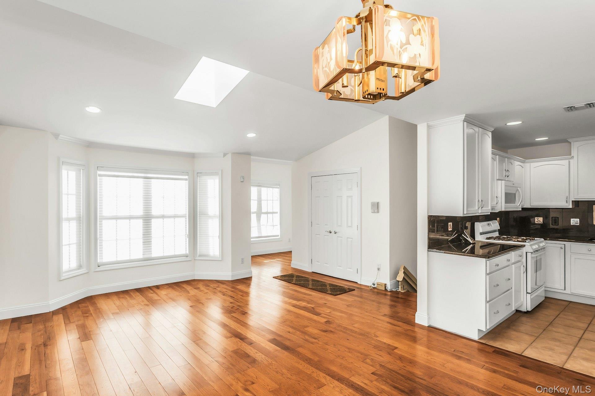 #11 photo, 986 Madeira Boulevard, সাফোক কাউন্টি Melville , NY 11747