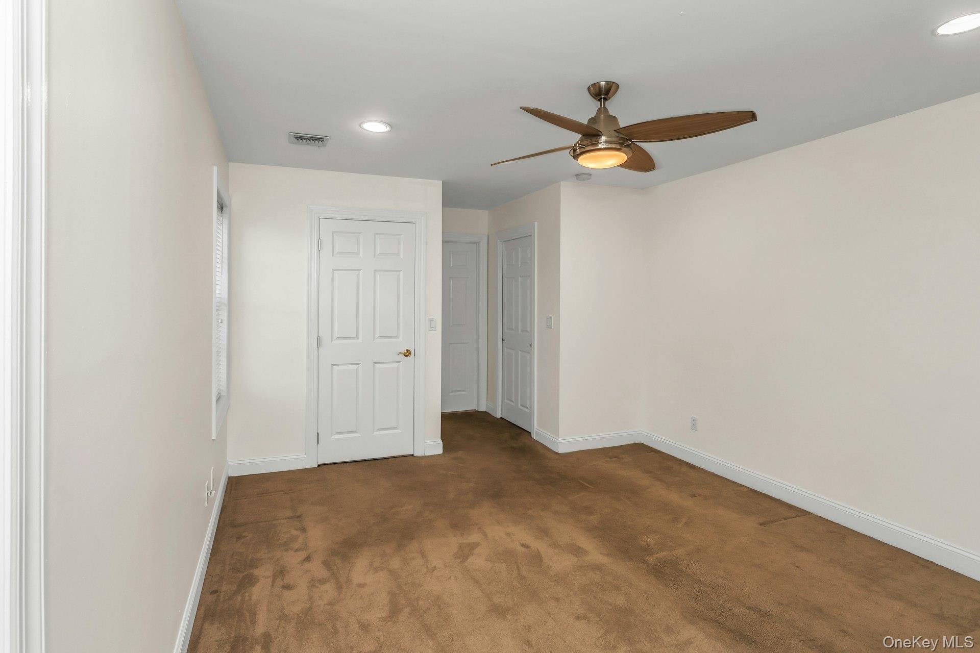 #18 photo, 986 Madeira Boulevard, সাফোক কাউন্টি Melville , NY 11747